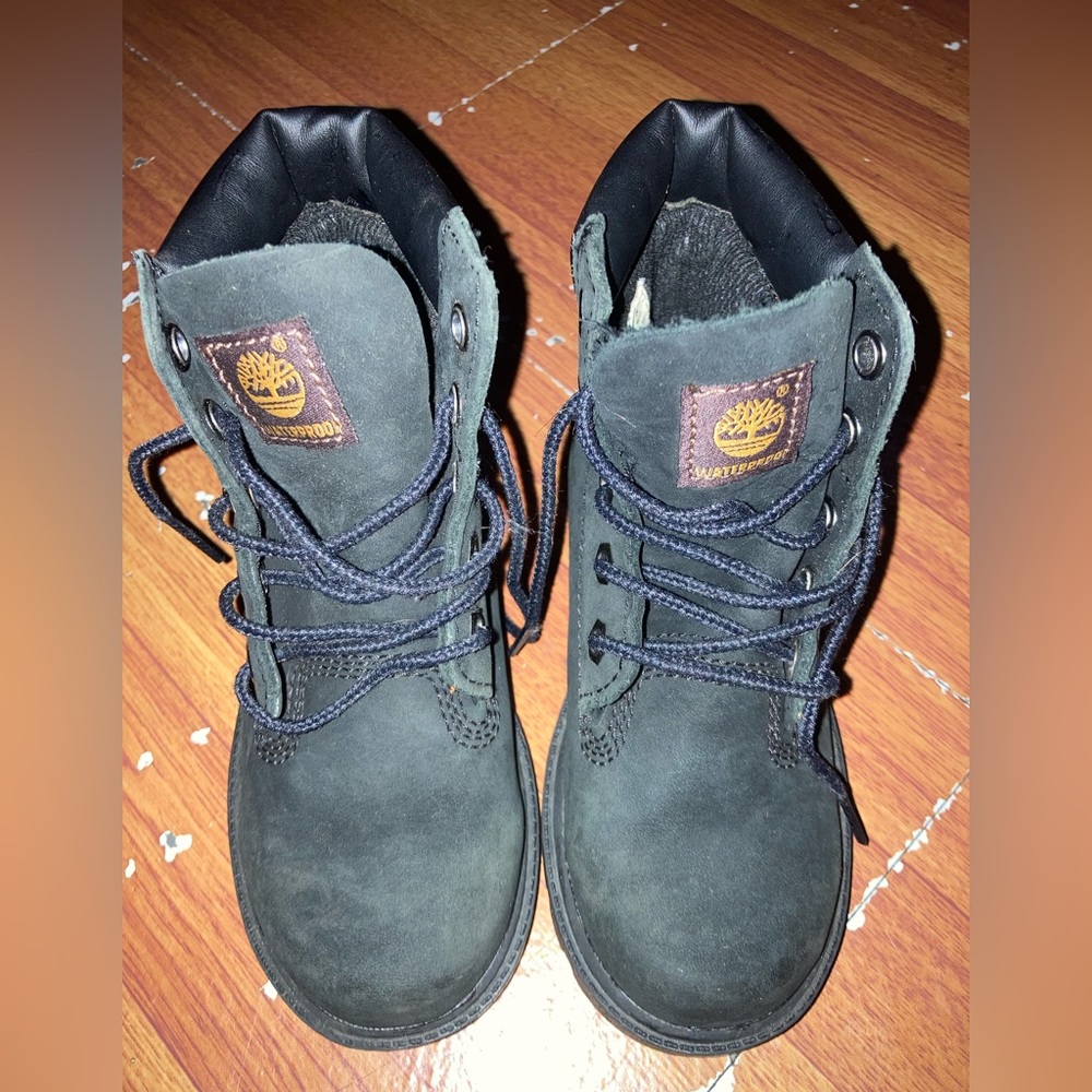 Boy shoes size 9.6 M waterproof